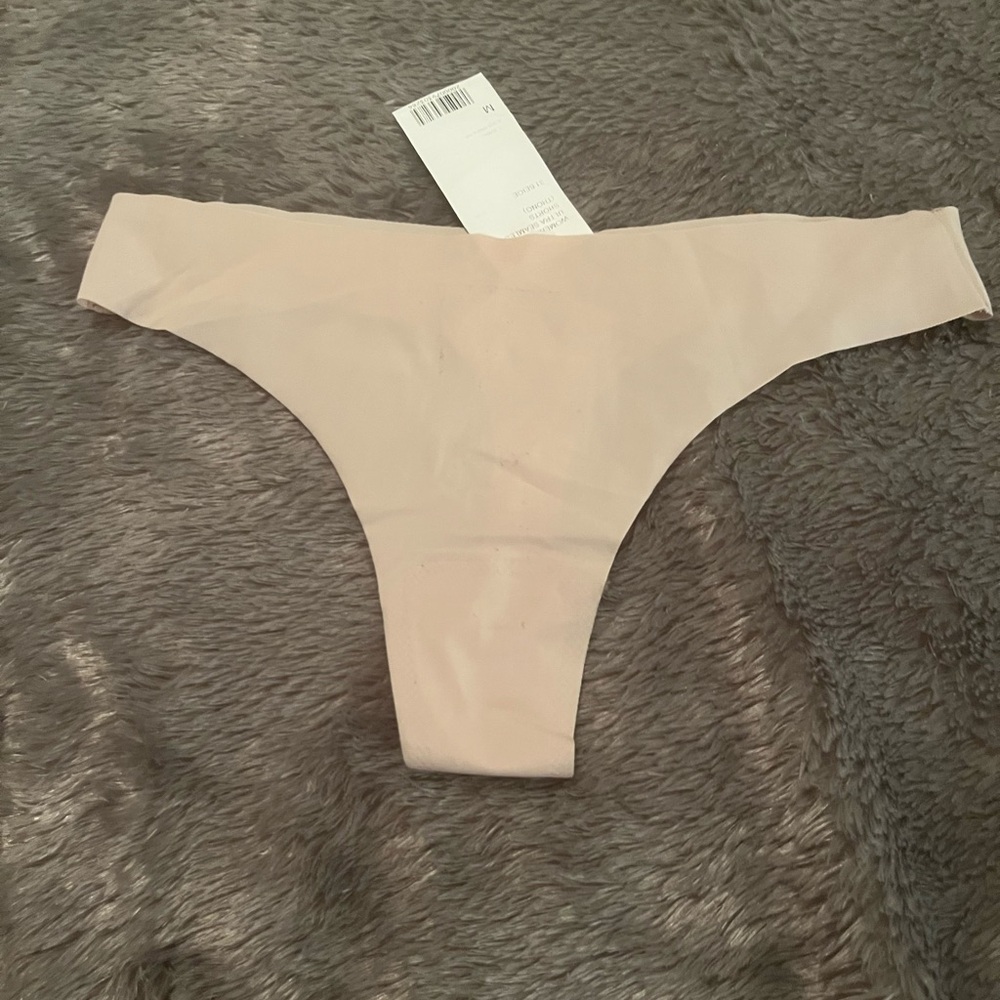 NWT Women Ultra Seamless Shorts Thong Size Medium Color Beige